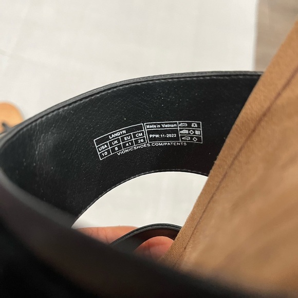 [US10]Vionic Landyn Black and Tan Sandals NWOT - Picture 6 of 6